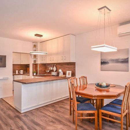 South Park, Vitosha View, 2-Bdr, 2-Bthr Apartment By Flat Mаnager Sofia Esterno foto